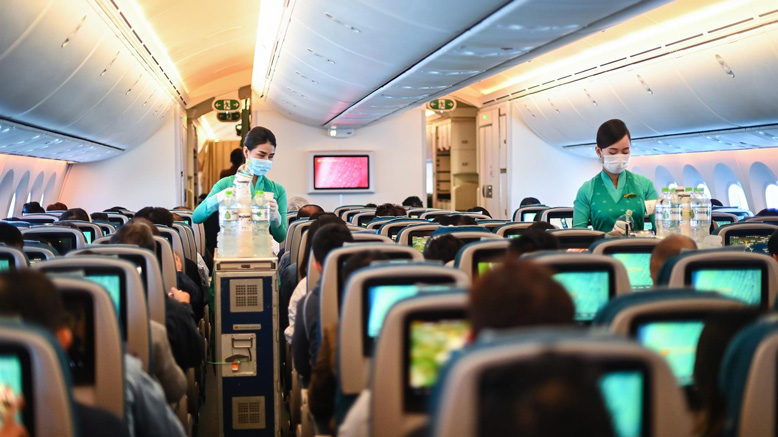Vietnam Airlines tăng cường biện pháp bảo vệ sức khỏe hành khách bay từ Hà Nội